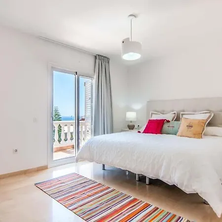 Fanabe Sleeps 7 With Pool Costa Adeje (Tenerife)